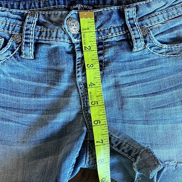 (26”) Silver Short Shorts - Picture 8 of 10